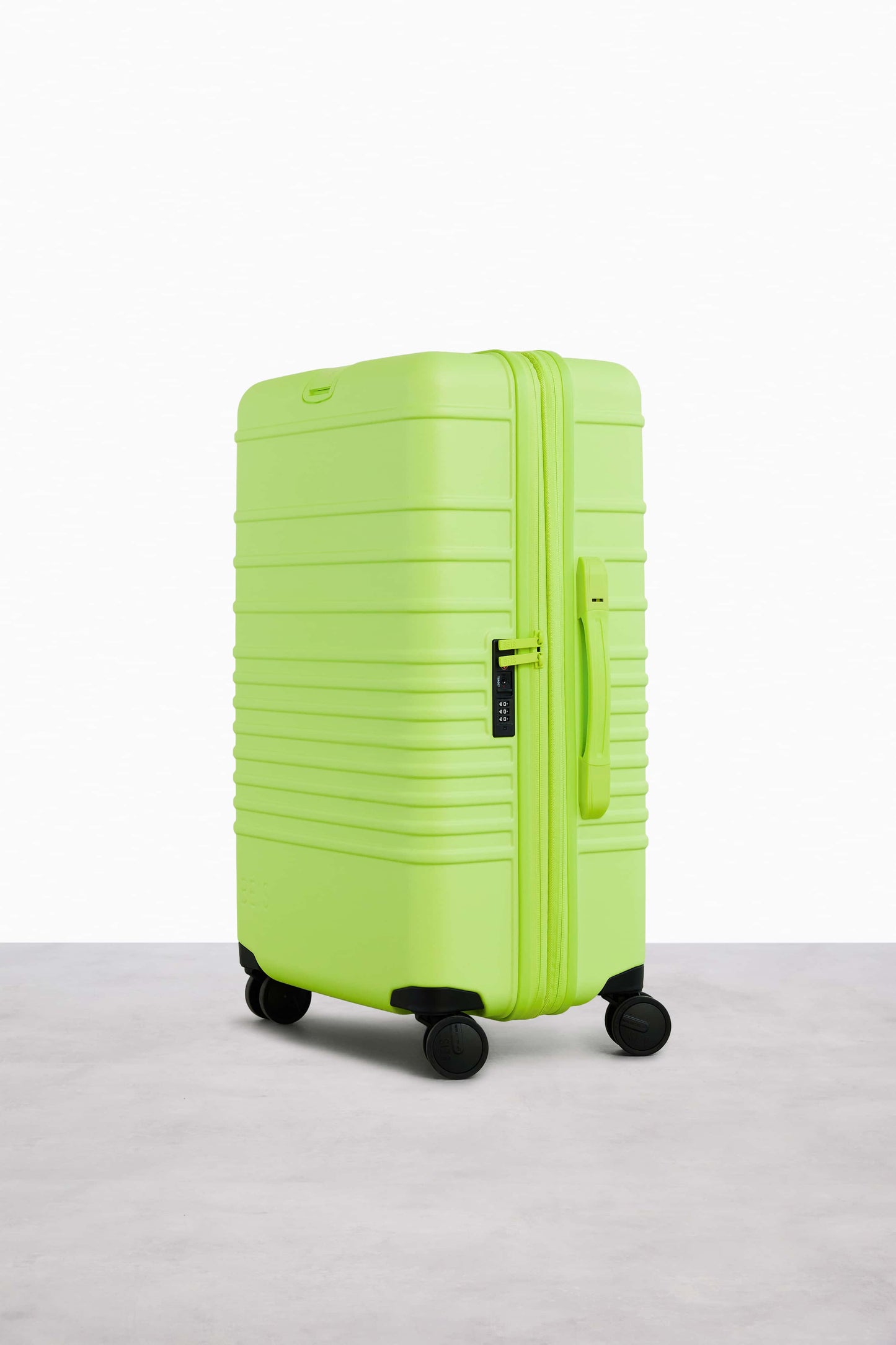 The 26" Check-In Roller in Citron