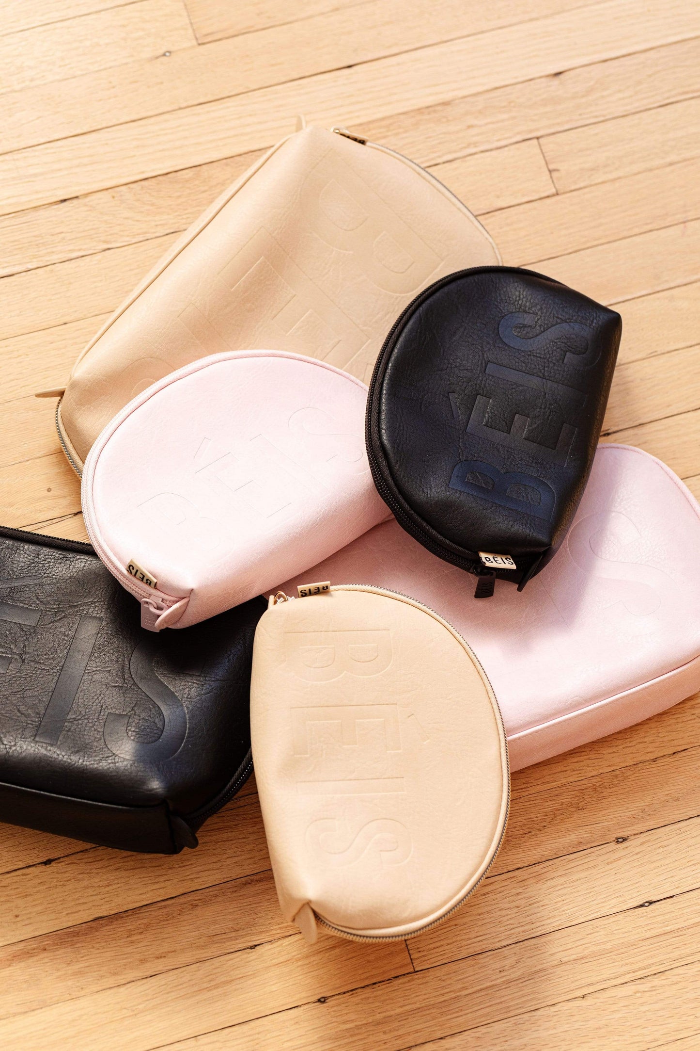 Cosmetic Pouch Set Multicolor Lifestyle Shot