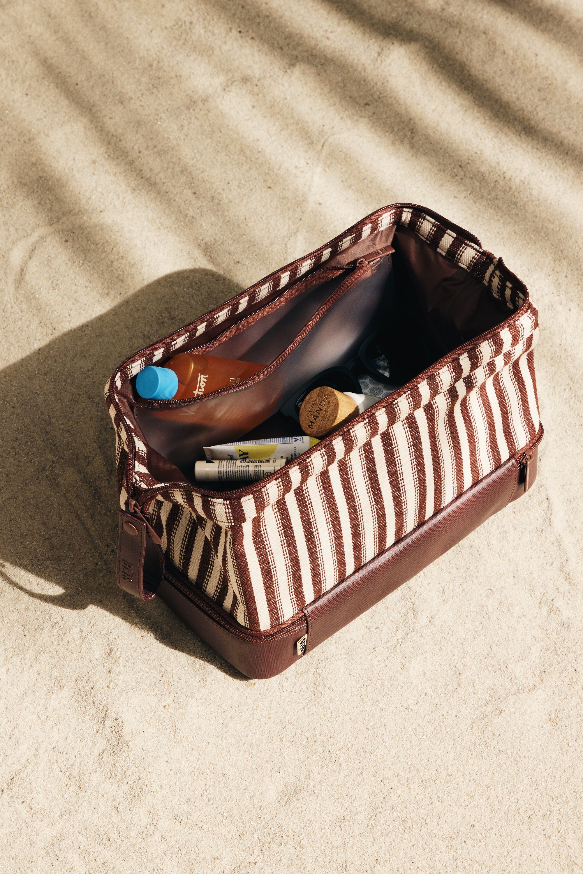 Beis deals The Dopp Kit Beige