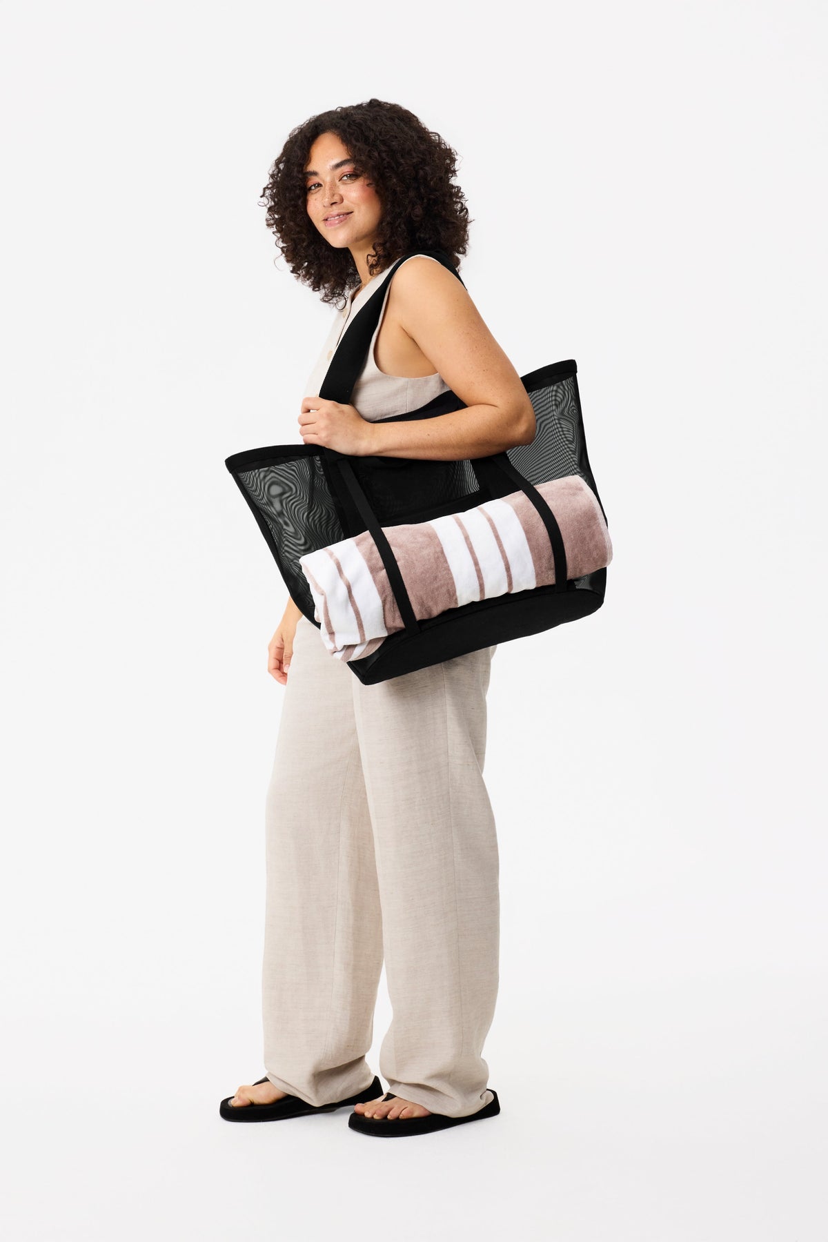 BÉIS 'The Mesh Beach Tote' in Black - Mesh Beach Bag & Beach Tote Bag ...