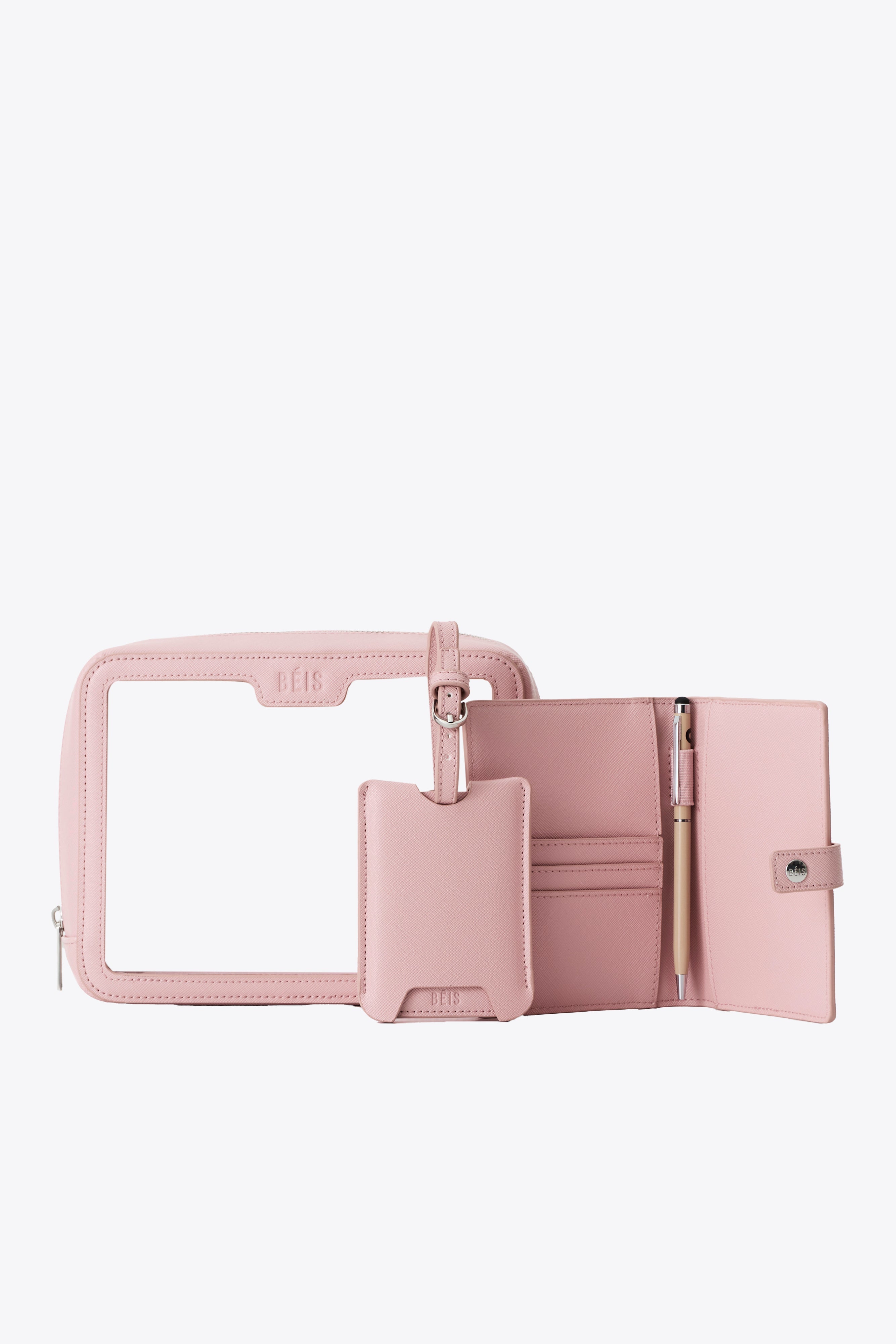 BÉIS 'The Passport Luggage Tag Set' in Pink - Passport Holder