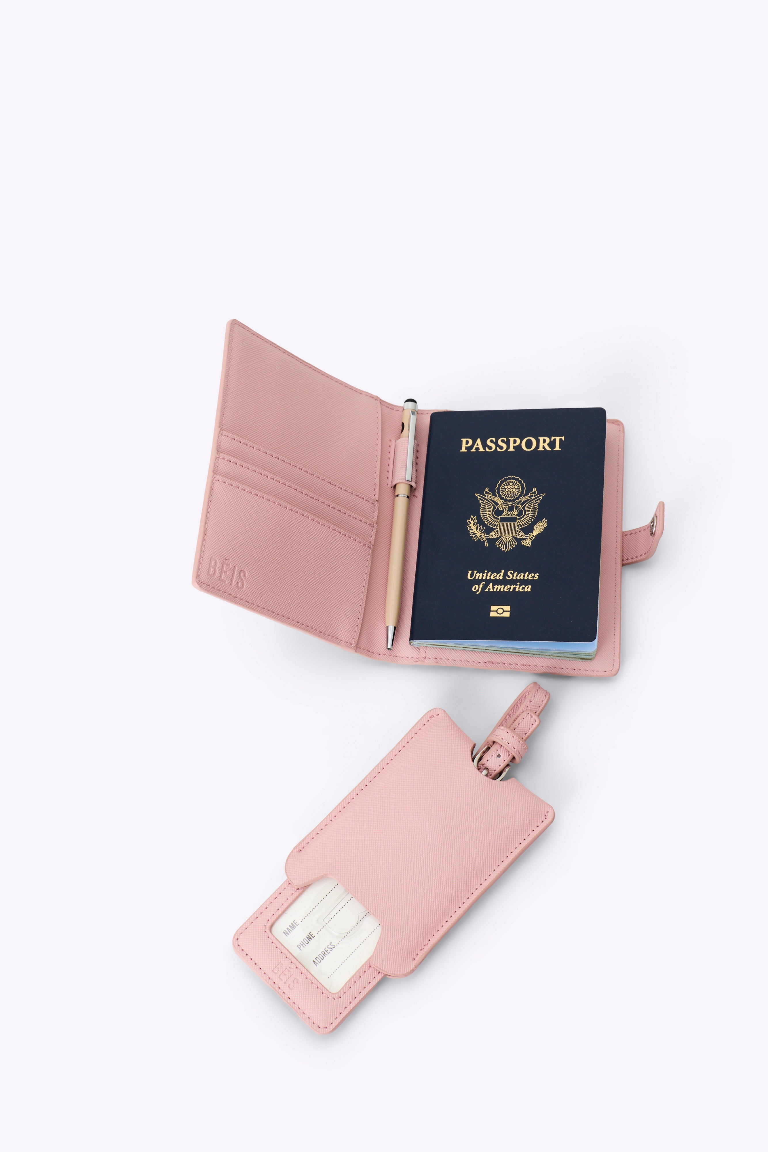 BÉIS 'The Passport Luggage Tag Set' in Pink - Passport Holder