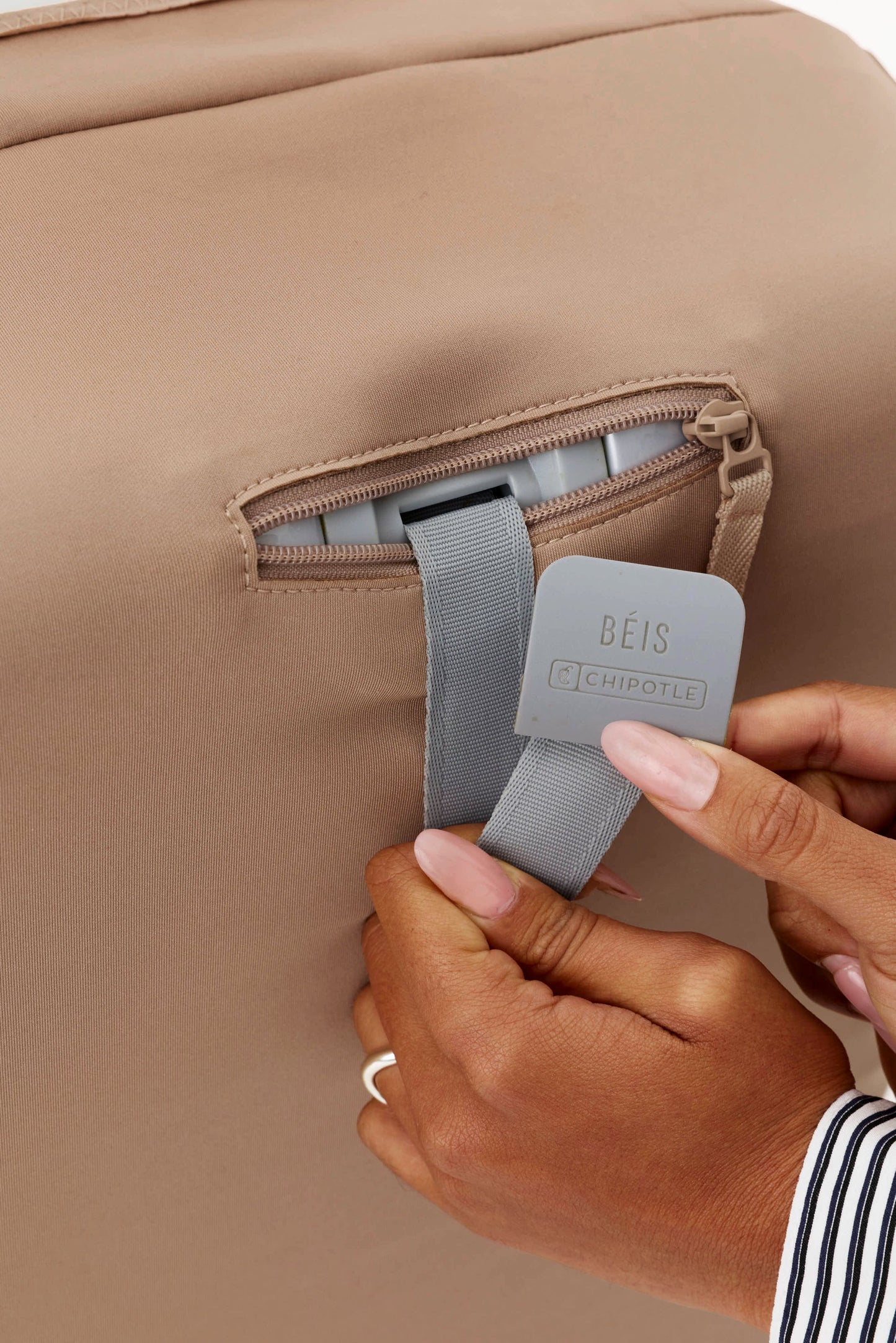 BÉIS x Chipotle The Large Check-In Cover in Brown