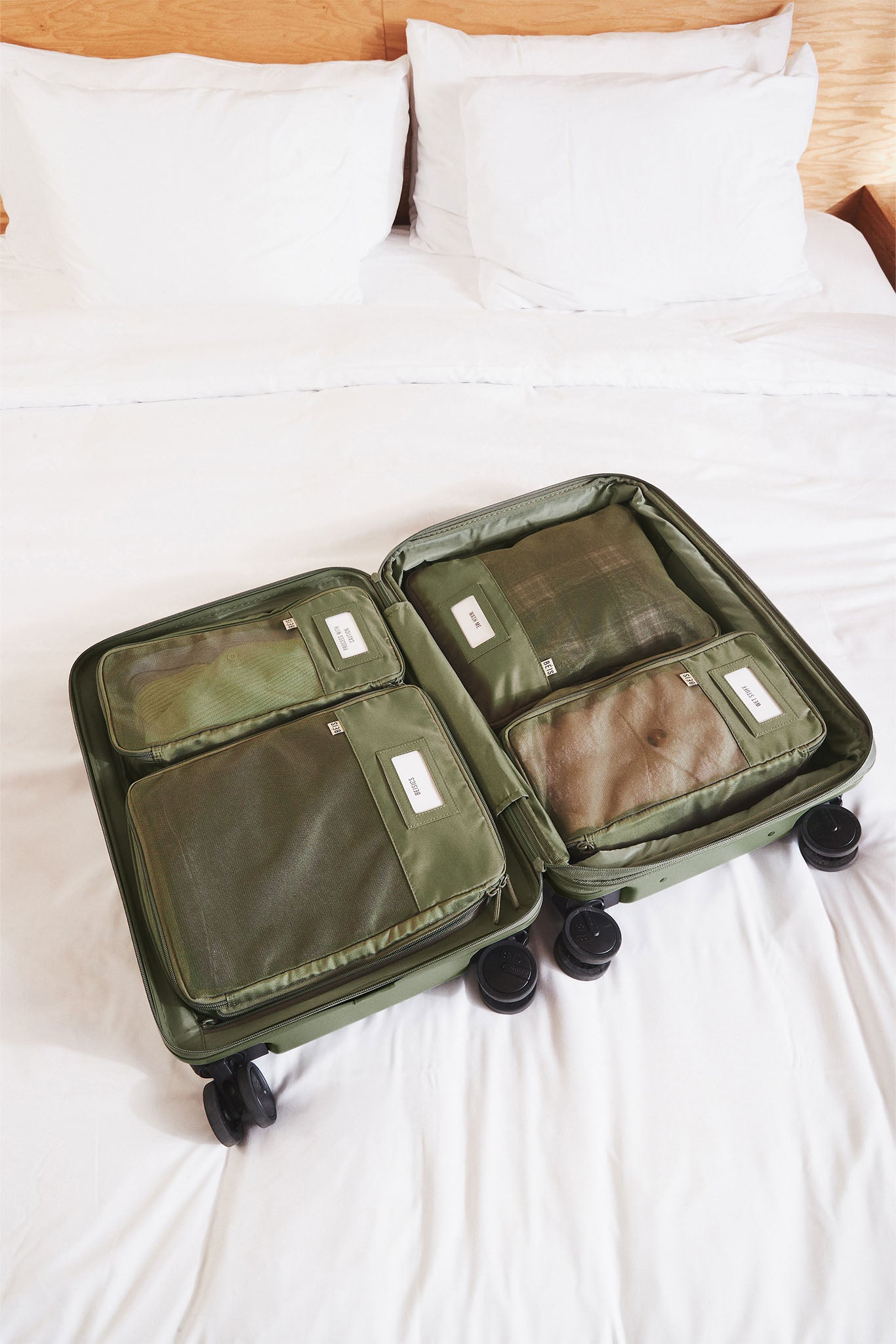 BÉIS 'The Compression Packing Cube Set' in Olive - Olive Green 4-Piece Set  Of Packing Cubes For Carry-On Bag