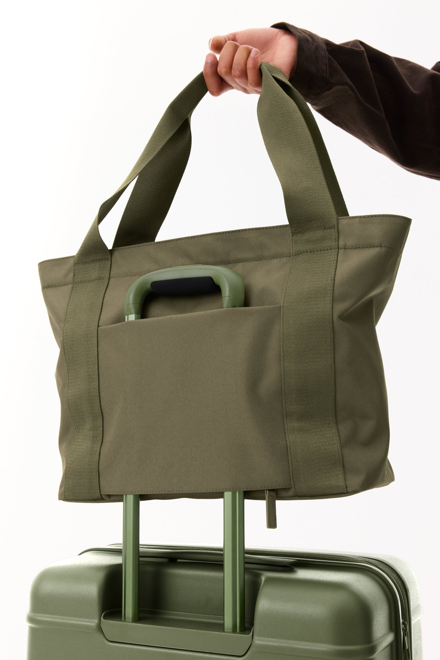 The BÉISics Tote in Olive