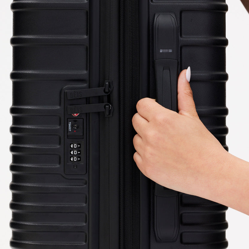 BÉIS 'The Medium CheckIn Roller' in Navy Navy Blue 26 inch Medium