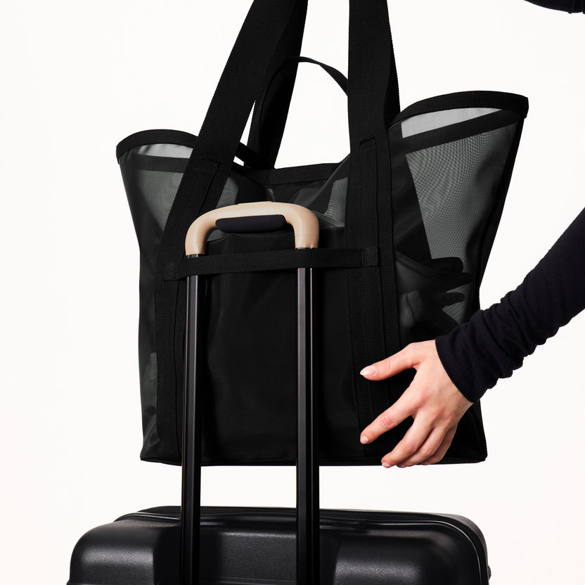 BÉIS 'The Mesh Beach Tote' in Black - Mesh Beach Bag & Beach Tote Bag ...