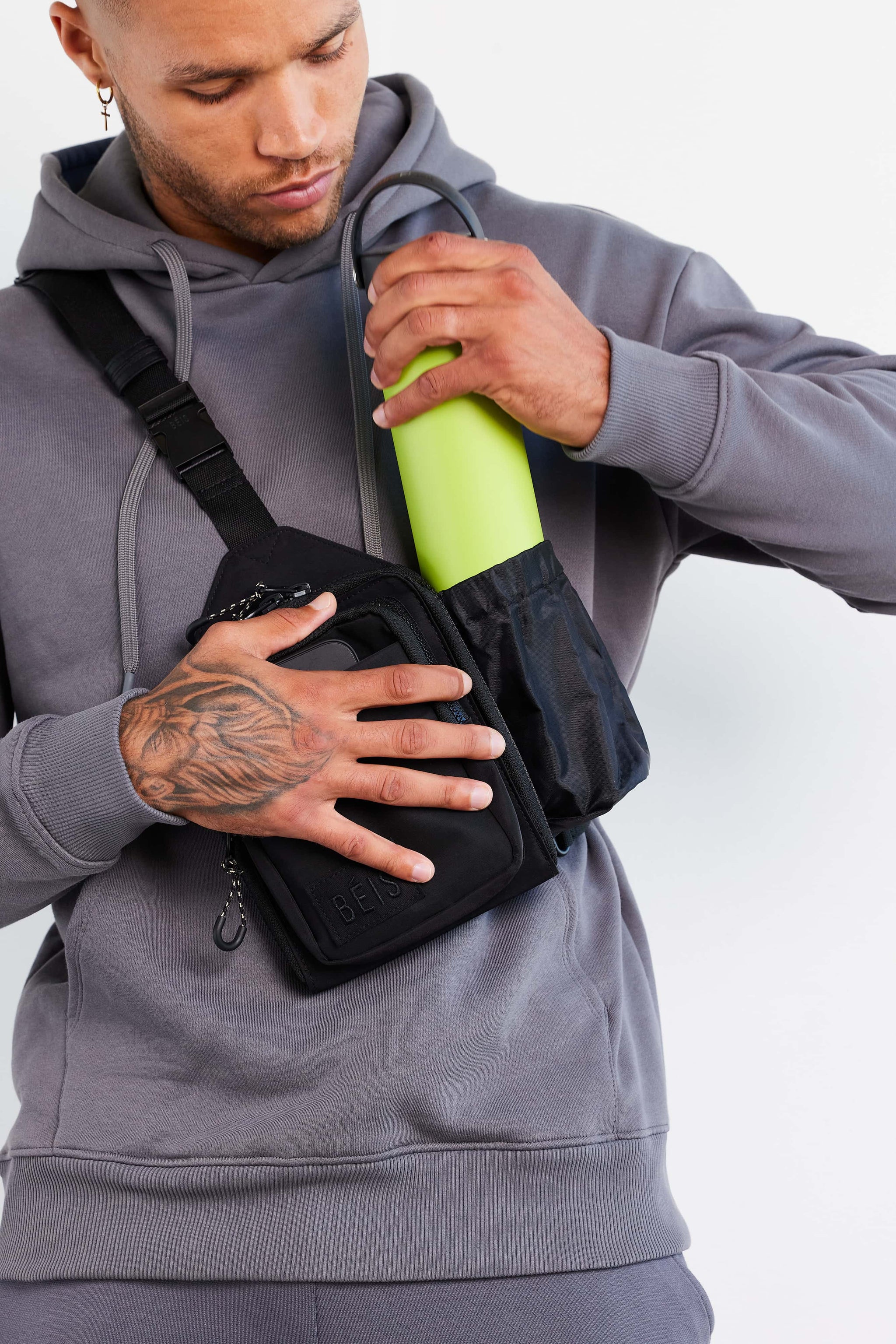 BÉIS 'The Sport Sling' in Slate - Crossbody Athletic Gym Bag | BÉIS ...