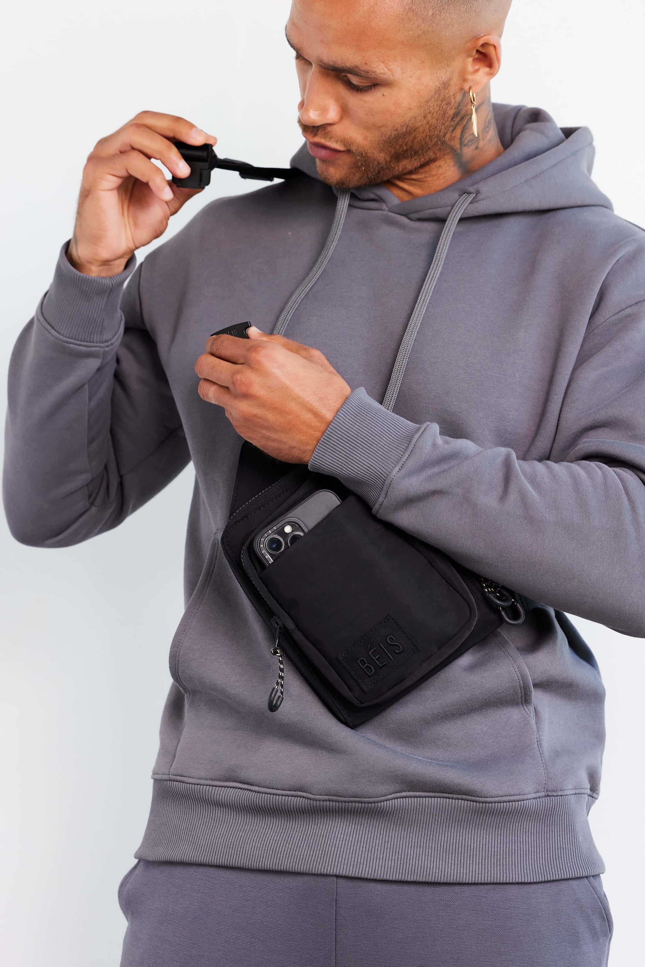 BÉIS 'The Sport Sling' in Slate - Crossbody Athletic Gym Bag | BÉIS ...