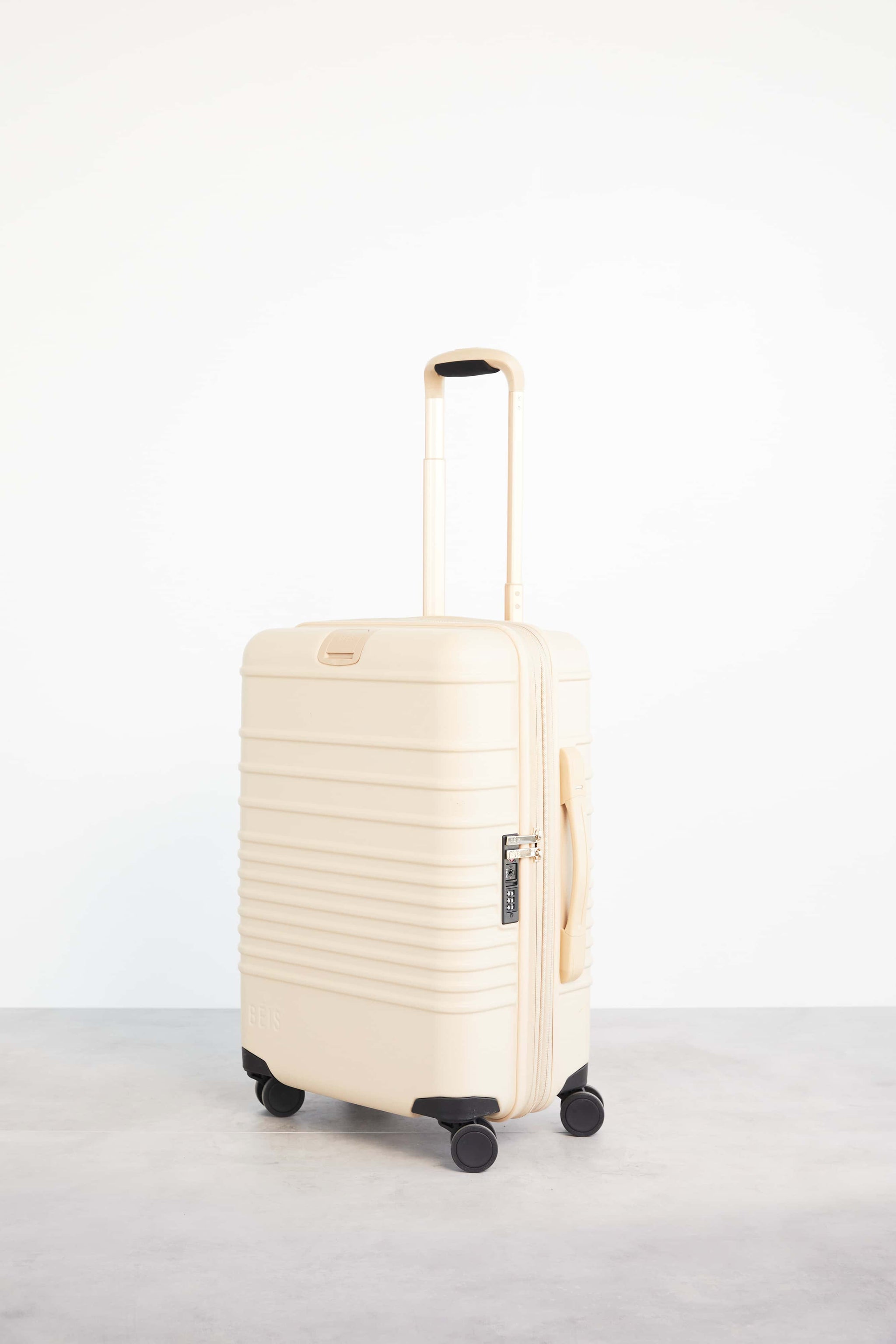 BÉIS 'The Carry-On Roller' in Beige - 21" Carry On Rolling Luggage in ...