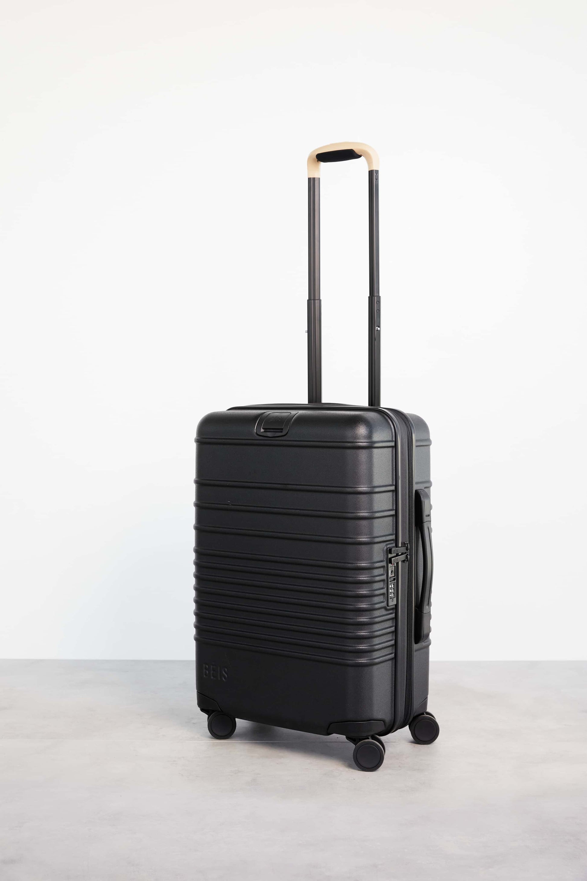 Carry-On Roller Black Front Extended Handle