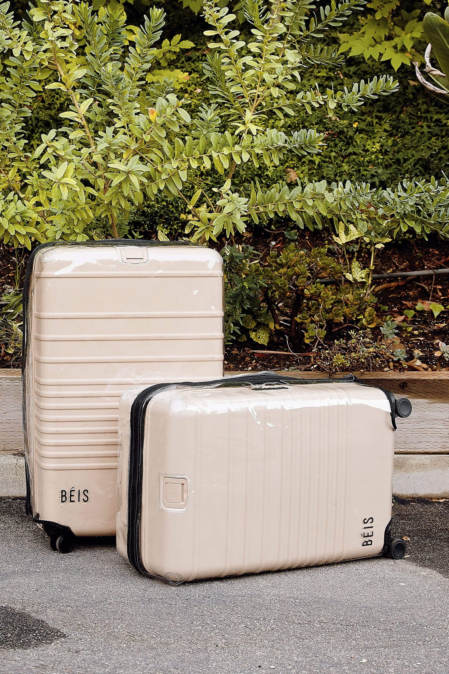 29" Large Luggage Cover Set Outdoors