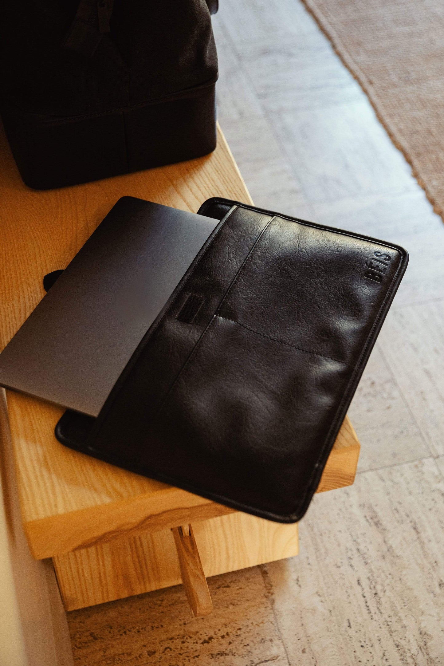 Convertible Weekender Black Laptop Sleeve